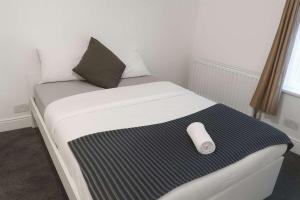 Modern and Spacious 6 bed-Home on Stapleton Road