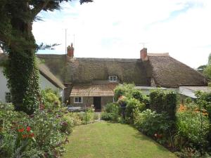 1 Bed in Burton Bradstock DC016