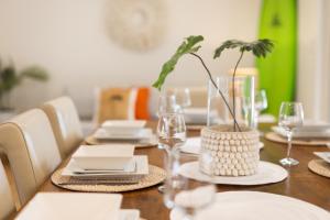 Twin Palms 4BRM Coastal Retreat with Pool & BBQ