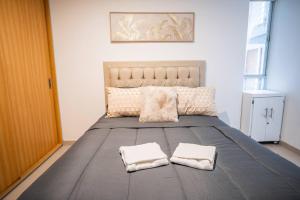 Modern 2 Bedroom Cozy Stay