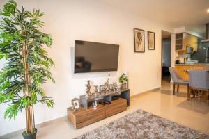 Modern 2 Bedroom Cozy Stay