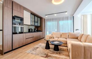 Gorgeous Home In Privlaka