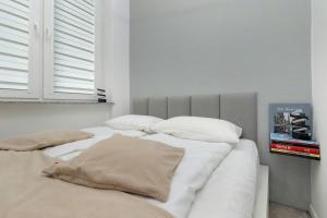 Stylish Apartment with Balcony in Gdansk Old Town by Noclegi Renters