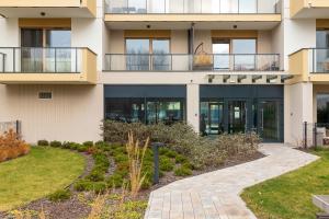 Modern and Elegant Apartment Filarskiego in Gdańsk with Air Conditioning & Parking and Gym by Renters Prestige