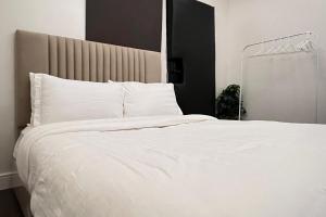 استيديو أنيق وهادئ بتسجيل ذاتي