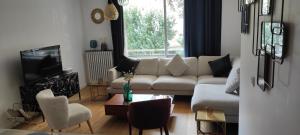 Appartement moderne rénové centre ville, PARKING privé