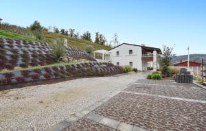 1 Bedroom Lovely Apartment In Premaor