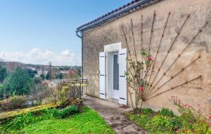 Cozy Home In Touvre With Wifi
