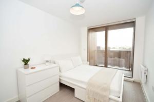 Modern 1 Bed Apartment with Views in Manchester