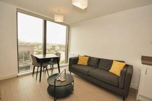 Modern 1 Bed Apartment with Views in Manchester