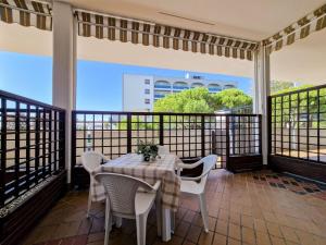 Modern residence flat with balcony-Beahost