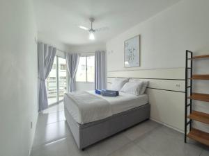 Apto Ingleses Norte a 100m da praia