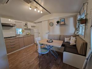 Mobile home Chakula at Kozarica camp