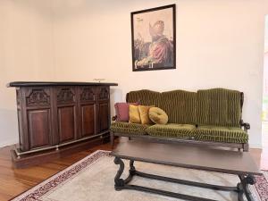 Luxury 3BR Home ,Office,Garden,Minutes to Beach