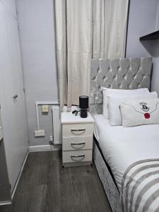 Heathrow roomzzzz BnB