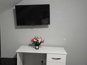 Heathrow roomzzzz BnB