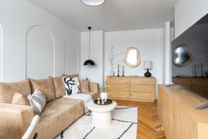 Mia Łazienki Park Two-Bedroom Apartment with Balcony