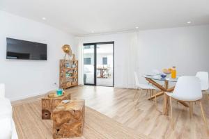 New 2bedroom Apartment w Terrace & Infinity Pool