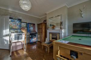 Old Lakenham by Group Retreats