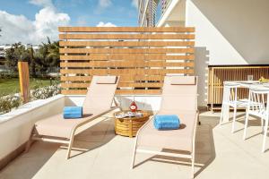 Green View Studio with Pool