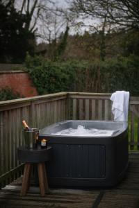 Kestrel Lodge 3 with Hot Tub