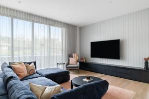 Elegant Sorrento Retreat with Pool and half Basket Ball Court