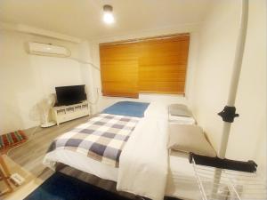 HanGang,mangwon traditional market two stops from HongikUniversity Hongdaeipgu Station