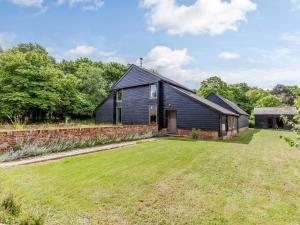 Colemans Farm Barn- Unique, Rustic & Peaceful Barn - Essex countryside