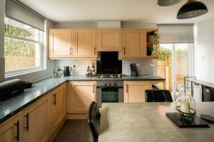 Sydenham Haven: 2-Bedroom Retreat by the Park