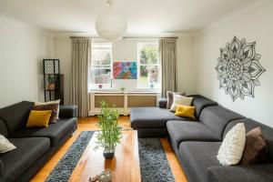 Sydenham Haven: 2-Bedroom Retreat by the Park