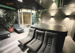 Greyhouse Apartments