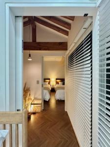 Jongno Hanok Family accommodation 3 rooms 2 bathrooms Dongmyo DDP Urban relaxation Gyeongbokgung Palace Modern Hanok Spacious deck Free luggage storage