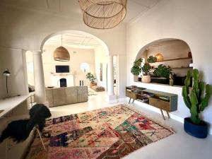 Chic and Modern Victorian Oasis in Sea Point