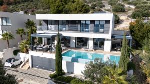 Villa White Palm Excelsior