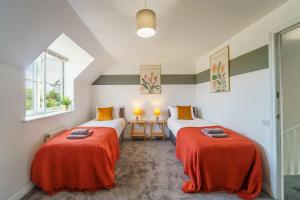 Modern 4-Bedrooms- Fast WiFi - Parking -Constructor Friendly