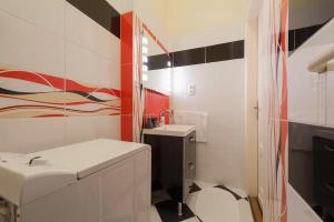 Cozy Apartment in City Center Epicenter!