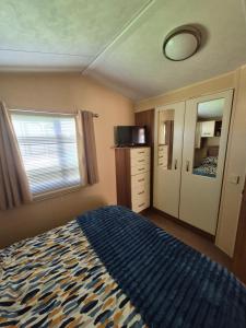 The Dancing Dolphin, 124 Aber Bay Holiday Park, Clarach, Aberystwyth