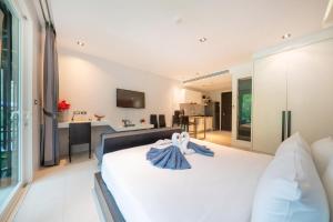 Private apartment at Emerald Terrace by Lofty