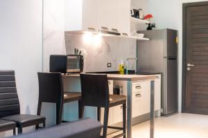 Private apartment at Emerald Terrace by Lofty