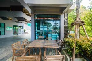 Private apartment at Emerald Terrace by Lofty