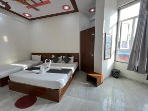 Hotel welcome & restaurant