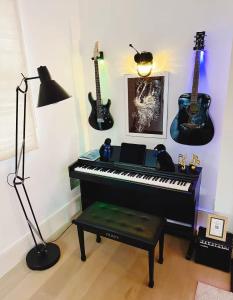 Haus of Timon Victorian Elegance near Olympia