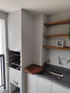 lindo apartamento 2 dormitórios martim de sá pé na areia 32 C Juliana