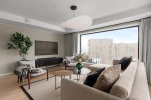 Premium Penthouse in Tromsø - Northern lights, City, Sea & Mountain view - free parking in garage