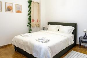 Athenian sunlit central flat!