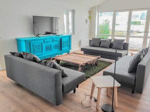 Large Family House By The Beaches