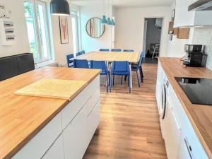 Large Family House By The Beaches