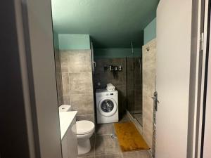 Athenian sunlit central flat!