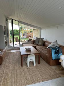 Stylish and peaceful seaside home near it all