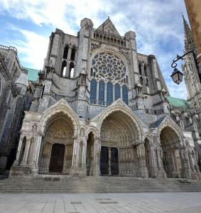 Magnifique T2 avec parking privatif proche Gare, salle de concert, centre ville